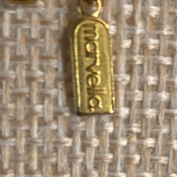 Elegant Gold Necklace with Pearls - Picture 4 of 4